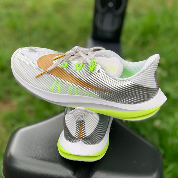 Nike Future Speed Kids Lightweight Running Shoes - Picture 3 of 14